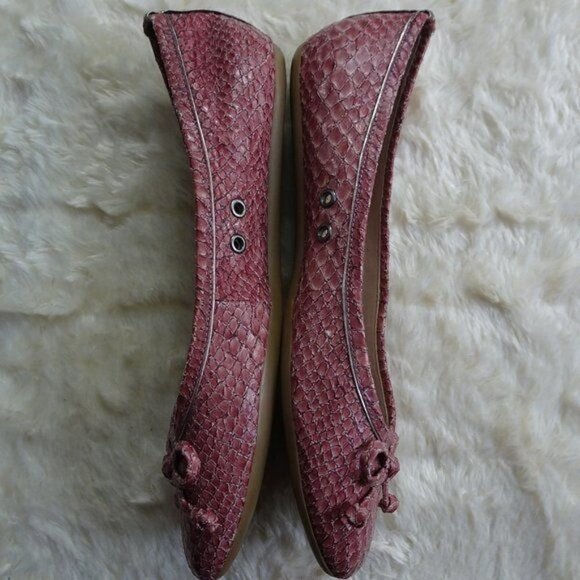Isaac Mizrahi Live Pink Snake Skin Style Flats 7.5 - Picture 2 of 8